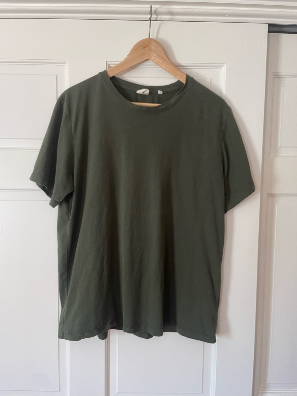 KOTN Essential Crew Neck T‑Shirt in Olive Green